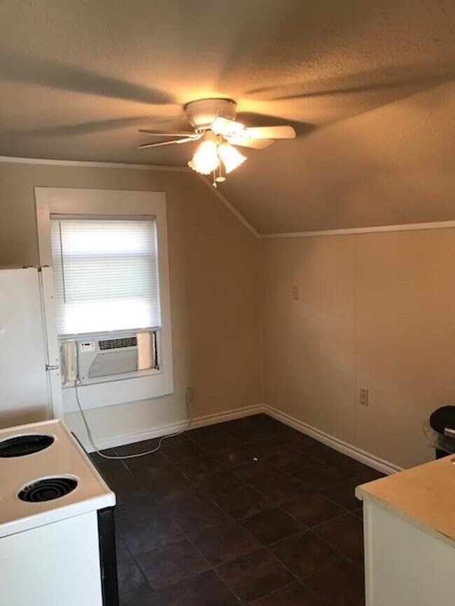 Photo - 1 Bedroom Garage Apartment on Austin Avenue