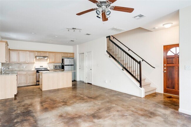 Photo - 1300 Chicon St