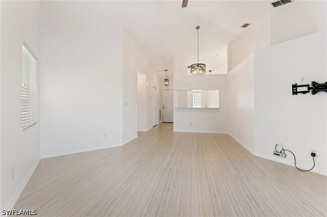 Photo - 12081 Summergate Cir Unidad 204