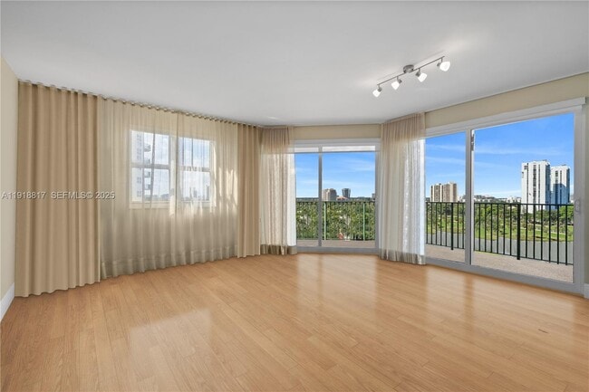 Building Photo - 20000 E Country Club Dr Unit 1002