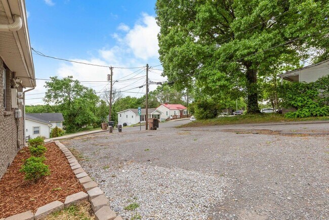 895a W Sharpe Ave Unit A