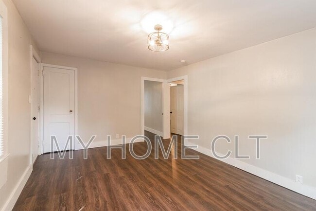 Photo - 1108 W Walnut Ave