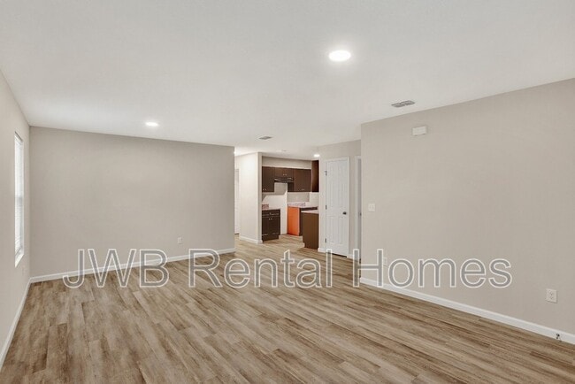 Photo - 8008 Railroad Ave