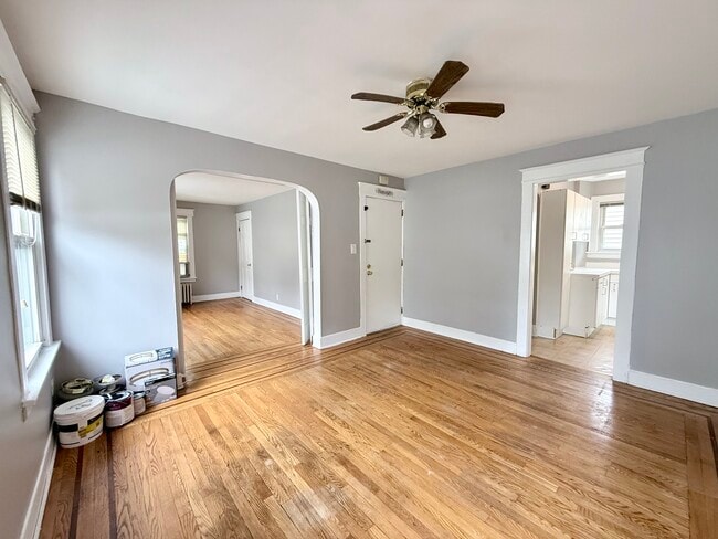 Building Photo - 225 3rd Ave Unit 2nd Floor