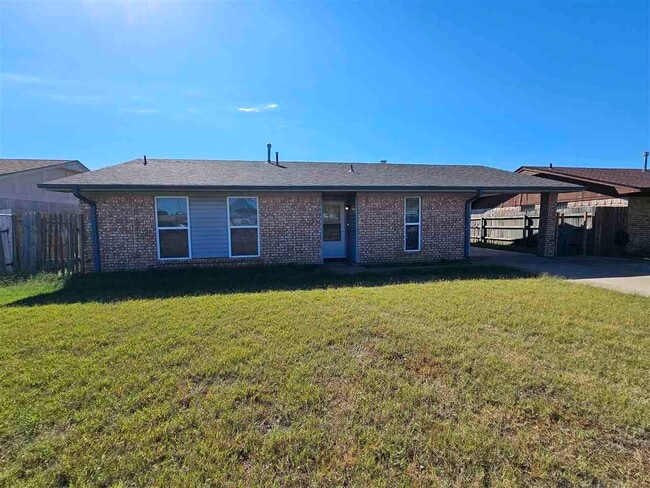 Building Photo - 6208 NW Birch Ave