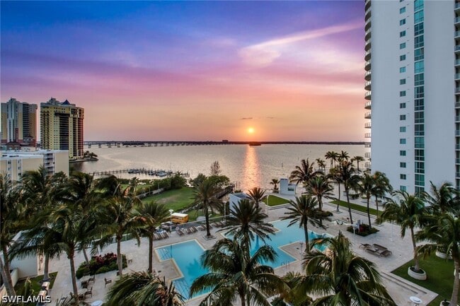 Photo - 3000 Oasis Grand Blvd Unidad 401