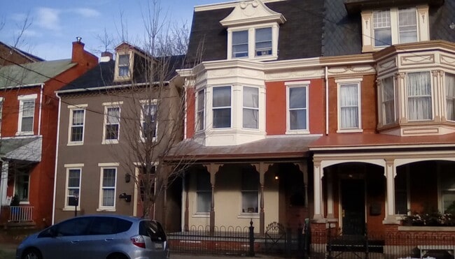 Photo - 137 E Lemon St Unit #1