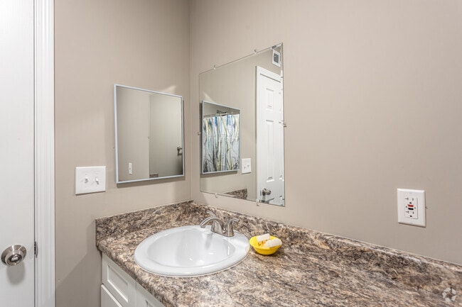 1BR, 1BA - 720 SF