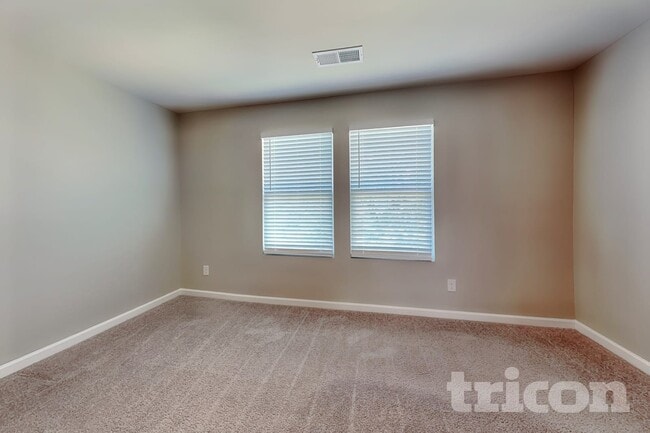 Photo - 210 Coventry Ct