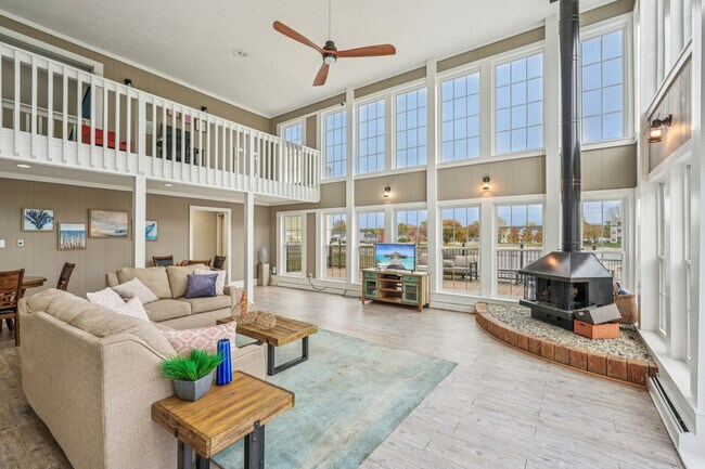 Pier 39 Apartments & Townhomes