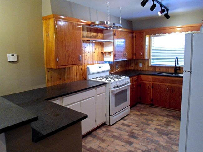 Photo - 208 S Doty St