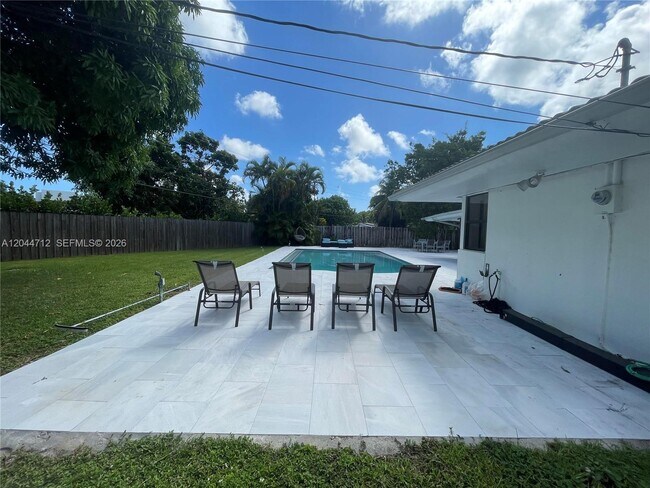 2115 Alamanda Dr