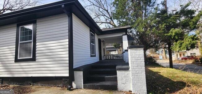 Photo - 884 Thurmond St NW