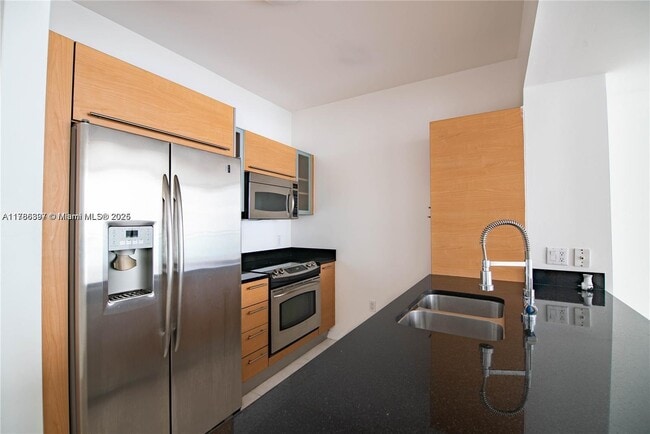 Building Photo - 950 Brickell Bay Dr Unit 703 Rental