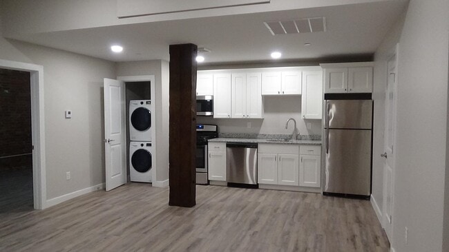 Building Photo - 62 Lowell St Unit 6