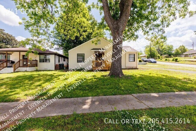 Photo - 741 Center Pl SW