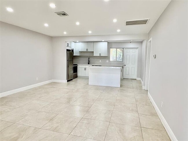Photo - 2210 NE 54th St Unit W