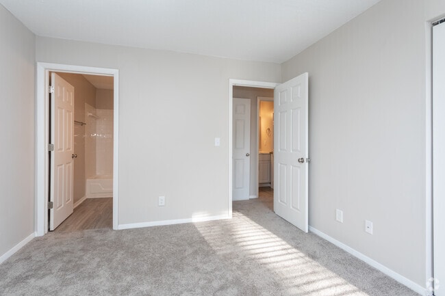 2BR, 2BA - 1020SF Renovated- Master Bedroom - 34 North Apartments
