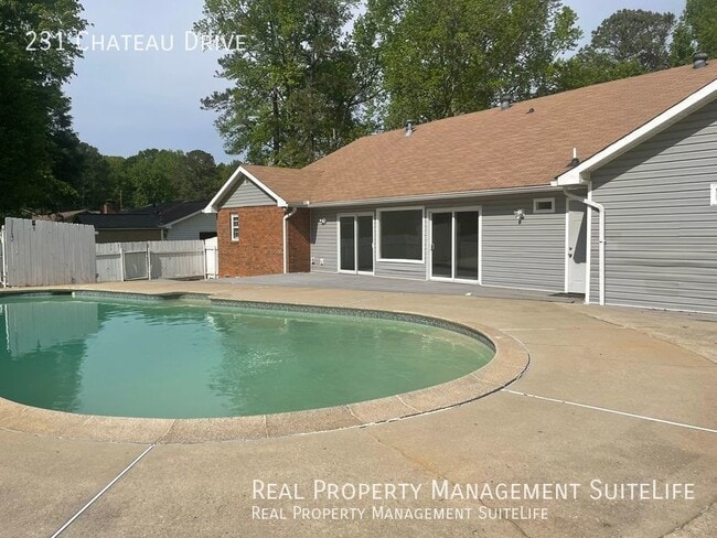 Photo - 231 Chateau Dr