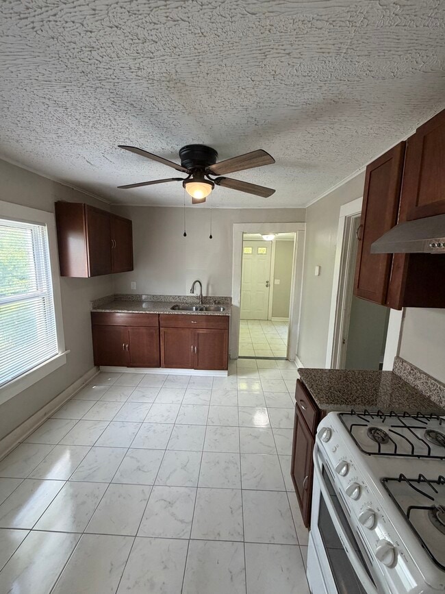 Photo - 209 Birch St