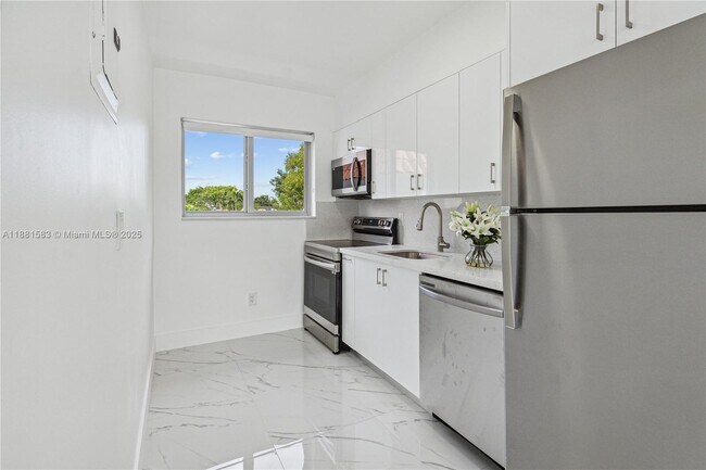 Building Photo - 740 82nd St Unit 4 Rental