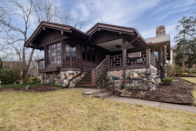 Building Photo - 126 Mahrt Ave