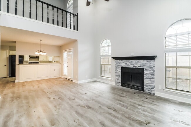 Photo - 815 Cornfield Dr