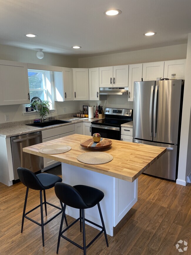 Building Photo - 228 Wells St Unit 228 Rental