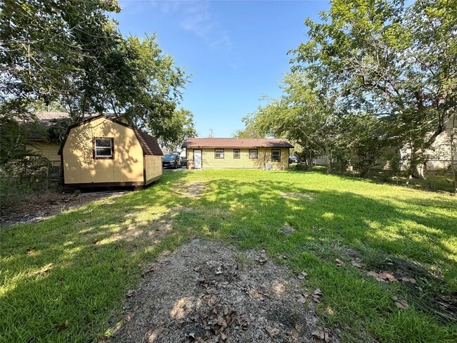 Photo - 2514 Avenue B