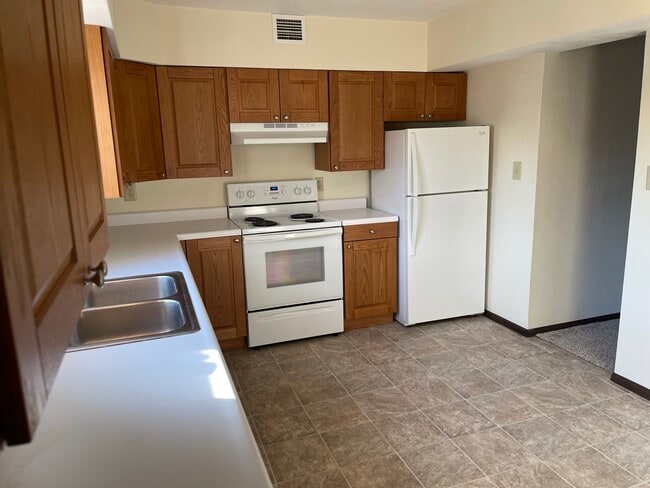 Building Photo - 1510 Northbrook Dr Unit A-12 Rental