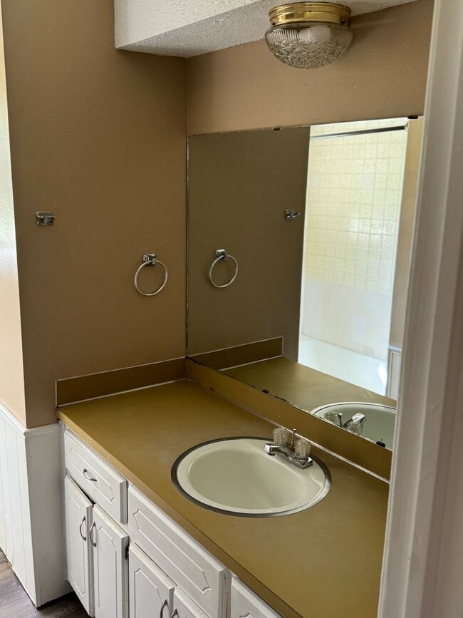 Photo - 3 bedroom 1 1/2 bath Home