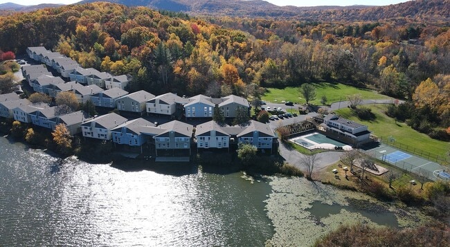 Building Photo - Lakeshore Preserve