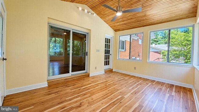 Photo - 1615 Ladd St