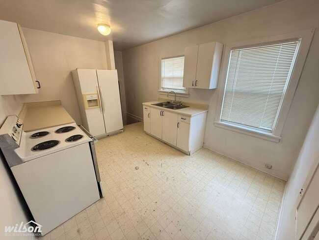 Photo - 2bd/1ba Duplex near Franklin Park !