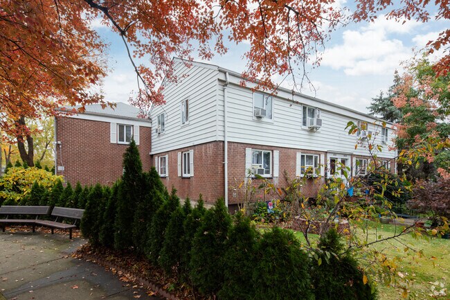 Photo - Alley Pond Owners Corporation