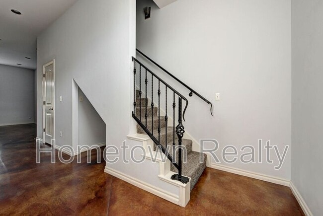 Photo - 459 S Fretz Ave