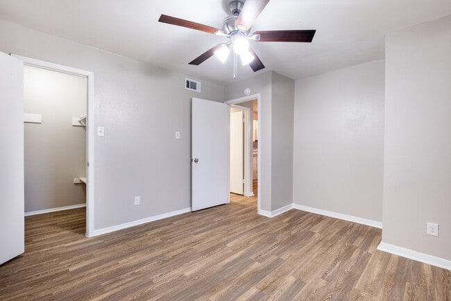 2 habitaciones, 1 baño - 800 pies cuadrados - Willow Wood Apartments