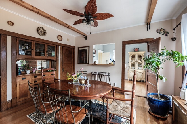Dining room with breakfast nook and built-in buffet - 2016 Selby Ave Unit Upper