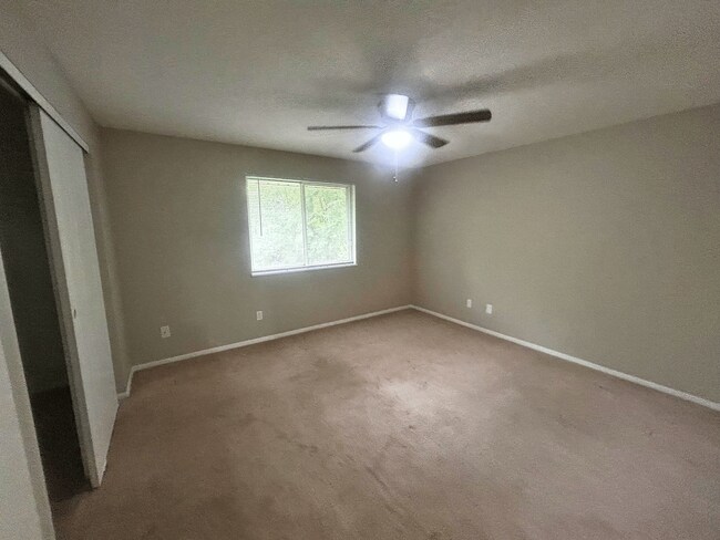 Photo - Hollow Hills Apartments