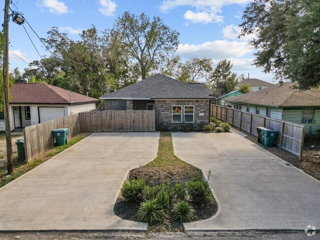 Building Photo - 4632 Brinkley St Unit A Rental