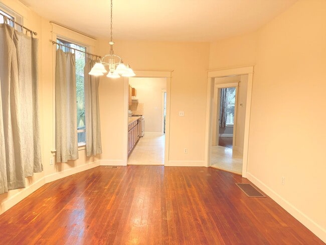 Photo - 4 Bed/2Bath Classic Craftsman on N Williams Ave