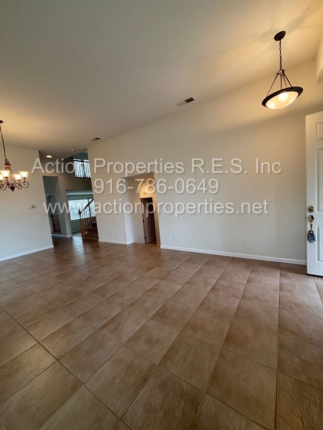 Photo - East Roseville, Tri Level 2657sqft 4 Bed 3 Ba, 3 Car Garage Large Bonus Room, close to Parks, Sho...