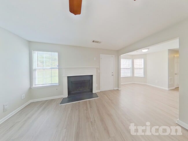 Photo - 464 Berkshire Pl