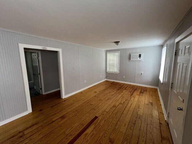 Photo - 3-Bedroom Home with Hardwood Floors & Open Living Space – Deposit Alternative Available!