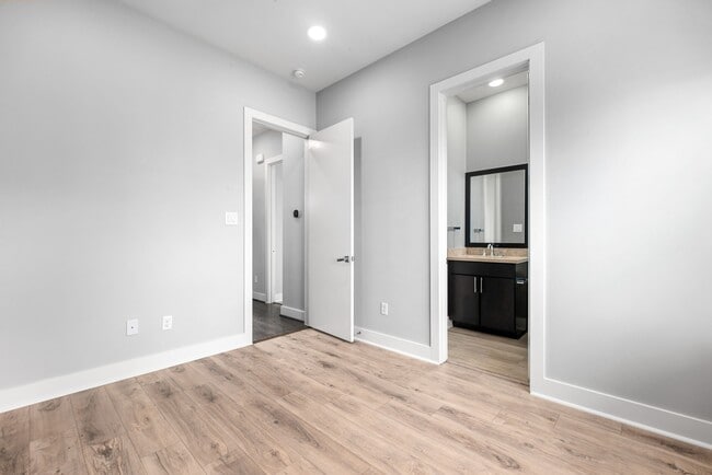 Building Photo - 1705 Weber St Rental