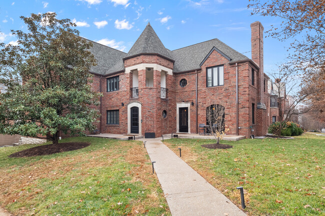 Fully furnished first floor residence in lovely two-family duplex. - 7500 Wellington Way Townhome