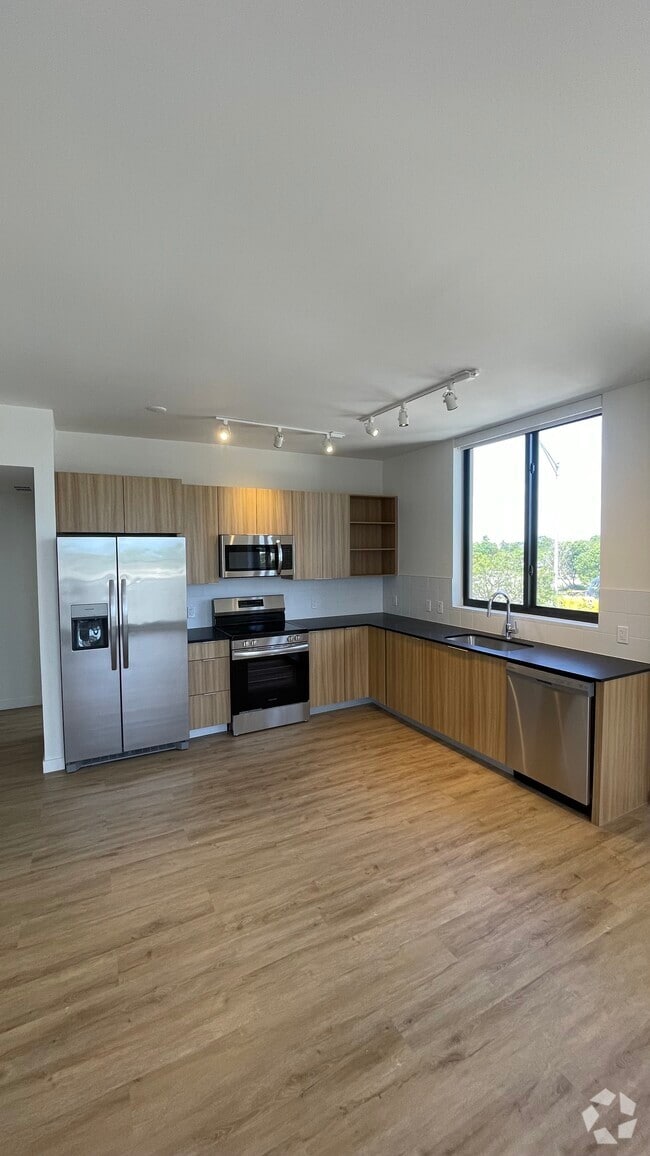 Building Photo - 861 E 26th St Unit B1 Rental
