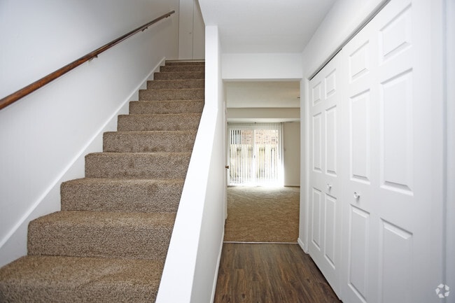 3 BR, 1 BA - stairway - Colony Court