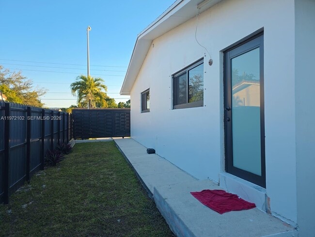 Photo - 891 W 53rd St Unidad 1