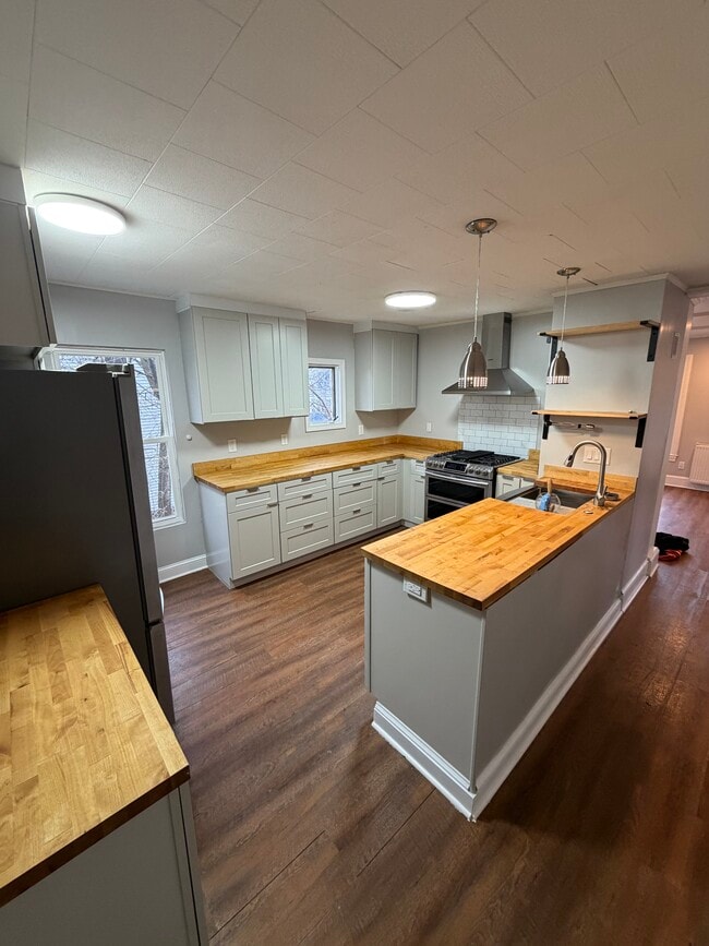 Building Photo - 15 Essex St Unit 2nd floor